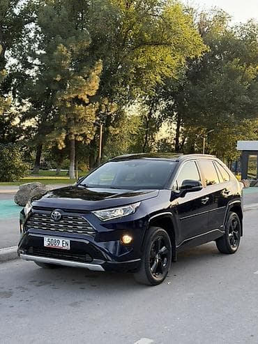 Toyota RAV4: 2019 г., 2.5 л, Вариатор, Гибрид, Кроссовер at lalafo.kg Toyota RAV4: 2019 г., 2.5 л, Вариатор, Гибрид, Кроссовер