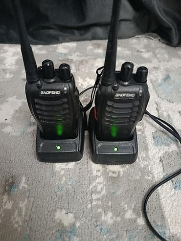 Рации Baofeng (пара) с док-станциями - Комплект из двух портативных at lalafo.kg Рации Baofeng (пара) с док-станциями - Комплект из двух портативных