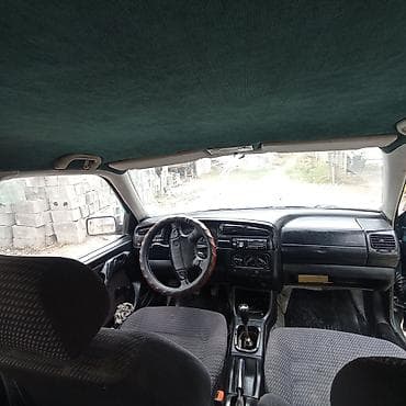 Volkswagen Vento: 1993 г., 1.8 л, Механика, Бензин at lalafo.kg Volkswagen Vento: 1993 г., 1.8 л, Механика, Бензин