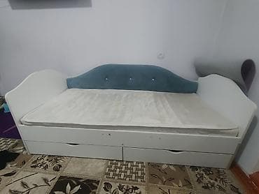 Детская/подростковая кровать-диван с выкатными ящиками и мягким at lalafo.kg Детская/подростковая кровать-диван с выкатными ящиками и мягким