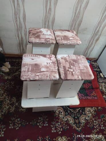 Кухонный стол и стул, Б/у, цвет - Белый at lalafo.kg Кухонный стол и стул, Б/у, цвет - Белый