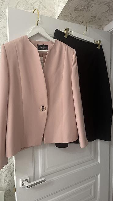 Костюм женский, размер 56-58, покупала в Дубаи за 13 000 сом фото и at lalafo.kg Костюм женский, размер 56-58, покупала в Дубаи за 13 000 сом фото и