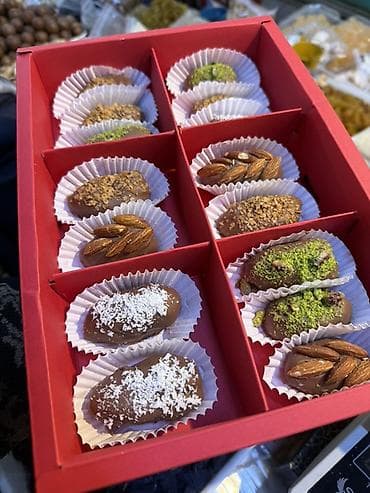 Подарочный набор фиников в шоколаде NUTS Kyrgyzstan - Ассорти крупных at lalafo.kg Подарочный набор фиников в шоколаде NUTS Kyrgyzstan - Ассорти крупных