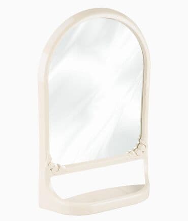 Зеркало с полочкой, выполненное в светлых тонах. Имеет закругленную at lalafo.kg Зеркало с полочкой, выполненное в светлых тонах. Имеет закругленную
