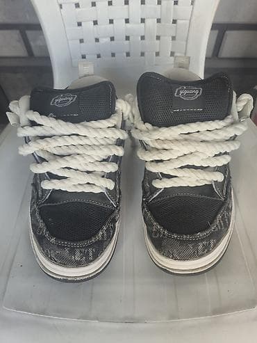 Кроссовки б/ у вас хорошем состоянии at lalafo.kg Кроссовки б/ у вас хорошем состоянии