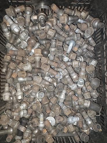 Продается Баллонные болты на Мерседес Бенц Штучно и комплект Привозные at lalafo.kg Продается Баллонные болты на Мерседес Бенц Штучно и комплект Привозные