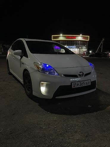 Toyota Prius: 2012 г., 1.8 л, Гибрид, Хэтчбэк at lalafo.kg Toyota Prius: 2012 г., 1.8 л, Гибрид, Хэтчбэк