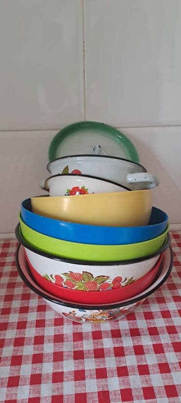 Цены разные: 1. Сахарница российская с крышкой 250 сом; 2. 3 шт at lalafo.kg Цены разные: 1. Сахарница российская с крышкой 250 сом; 2. 3 шт