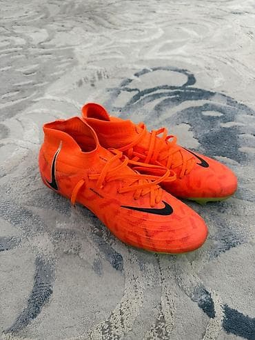 Футбольные бутсы Nike Phantom Luna 2 (серия с носком-манжетой). Размер at lalafo.kg Футбольные бутсы Nike Phantom Luna 2 (серия с носком-манжетой). Размер