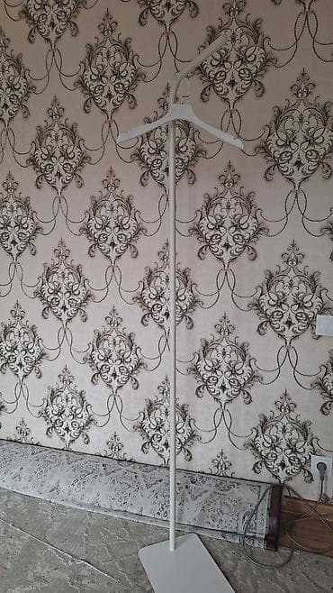 Напольная вешалка-стойка для одежды, белая. - Минималистичный дизайн at lalafo.kg Напольная вешалка-стойка для одежды, белая. - Минималистичный дизайн