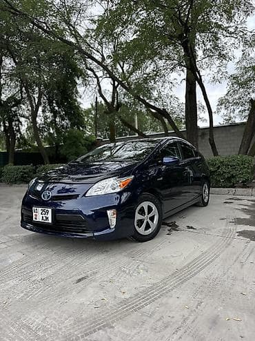 Toyota Prius: 2015 г., 1.8 л, Вариатор, Гибрид, Хэтчбэк at lalafo.kg Toyota Prius: 2015 г., 1.8 л, Вариатор, Гибрид, Хэтчбэк