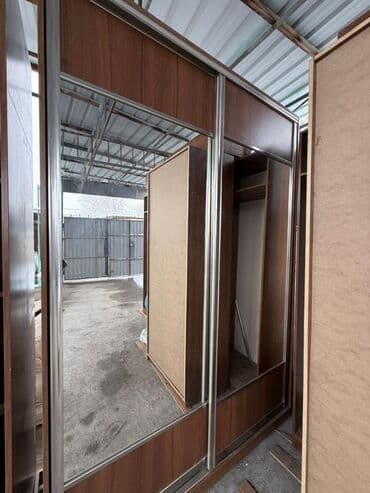 Шкаф купе, С зеркалом, ЛДСП at lalafo.kg Шкаф купе, С зеркалом, ЛДСП