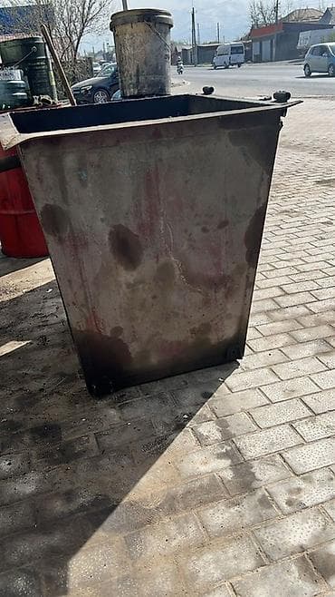 Мусорные баки . - Материал: толстостенная сталь, сварная конструкция at lalafo.kg Мусорные баки . - Материал: толстостенная сталь, сварная конструкция