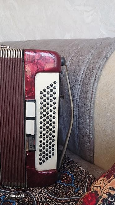 Аккордеон Weltmeister - Клавишно-кнопочная модель: правая клавиатура at lalafo.kg Аккордеон Weltmeister - Клавишно-кнопочная модель: правая клавиатура