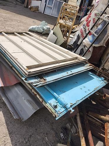 Металлические двери от контейнера два комплекта один высокий другой at lalafo.kg Металлические двери от контейнера два комплекта один высокий другой