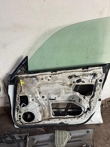 Дверь Передняя правая Subaru, Б/у, Оригинал at lalafo.kg Дверь Передняя правая Subaru, Б/у, Оригинал