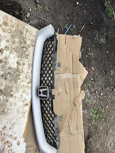 Решетка радиатора Honda 2001 г., Б/у, Оригинал at lalafo.kg Решетка радиатора Honda 2001 г., Б/у, Оригинал