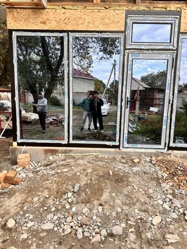 Панорамный остеклённый фасад из ПВХ-профиля с дверным блоком - at lalafo.kg Панорамный остеклённый фасад из ПВХ-профиля с дверным блоком -