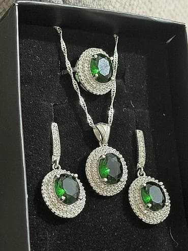 Продаю идеальный серебряный комплект.Комплект новый,не ношенный at lalafo.kg Продаю идеальный серебряный комплект.Комплект новый,не ношенный