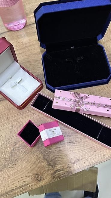 Набор подарочных коробочек для украшений - Разноформатные шкатулки и at lalafo.kg Набор подарочных коробочек для украшений - Разноформатные шкатулки и