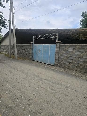 Продаётся дом с большим двором и крытым навесом.По факту 13 соток .3 at lalafo.kg Продаётся дом с большим двором и крытым навесом.По факту 13 соток .3