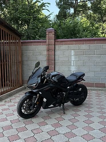 Спортбайк Honda, 650 куб. см, Бензин, Взрослый, Б/у at lalafo.kg Спортбайк Honda, 650 куб. см, Бензин, Взрослый, Б/у
