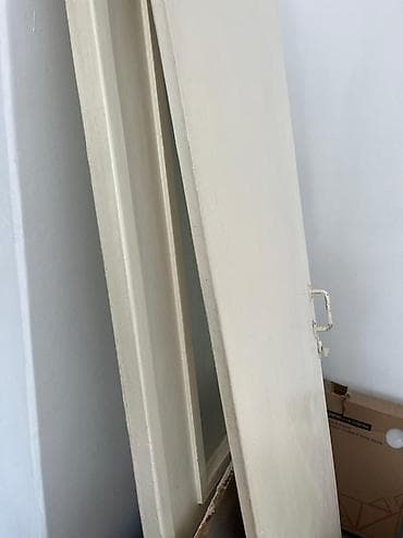 Межкомнатная деревянная дверь с остеклением - Материал: дерево at lalafo.kg Межкомнатная деревянная дверь с остеклением - Материал: дерево