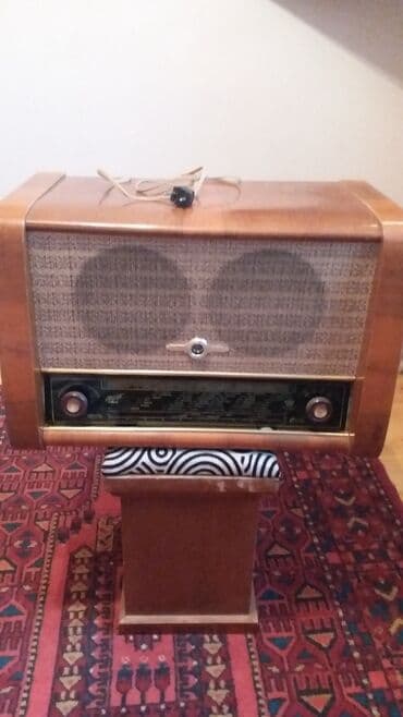 Винтажный ламповый радиоприемник "Октябрь", СССР, 1958 г/выпуска, в at lalafo.kg Винтажный ламповый радиоприемник "Октябрь", СССР, 1958 г/выпуска, в