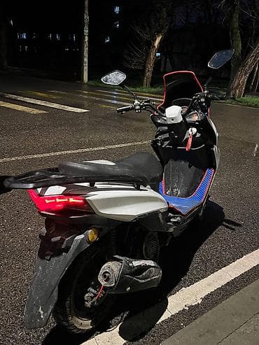 Lotus: Скутер (белый) с яркой светодиодной оптикой и лобовым стеклом со at lalafo.kg — 3 Lotus: Скутер (белый) с яркой светодиодной оптикой и лобовым стеклом со — 3