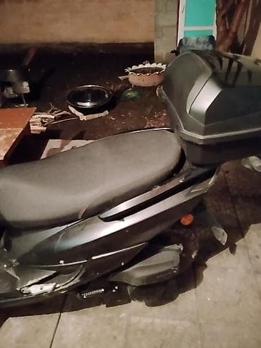 Макси-скутер Yamaha, 180 куб. см, Бензин, Б/у at lalafo.kg Макси-скутер Yamaha, 180 куб. см, Бензин, Б/у