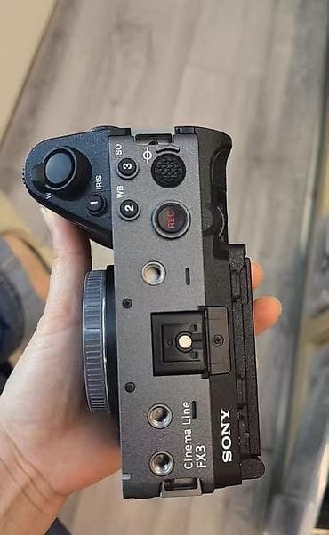 Sony Cinema Line FX3А — компактная полнокадровая кинокамера из линейки at lalafo.kg Sony Cinema Line FX3А — компактная полнокадровая кинокамера из линейки
