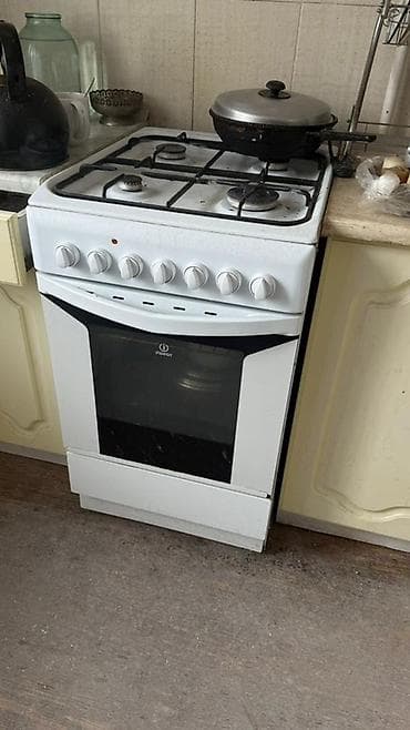 Газовая плита Indesit с духовкой - Тип: напольная газовая плита с at lalafo.kg Газовая плита Indesit с духовкой - Тип: напольная газовая плита с