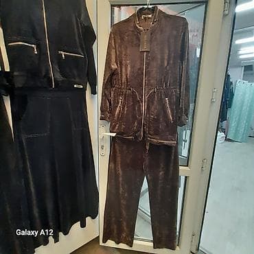 Женские комплекты одежды - Велюровые спортивные костюмы: куртка на at lalafo.kg Женские комплекты одежды - Велюровые спортивные костюмы: куртка на