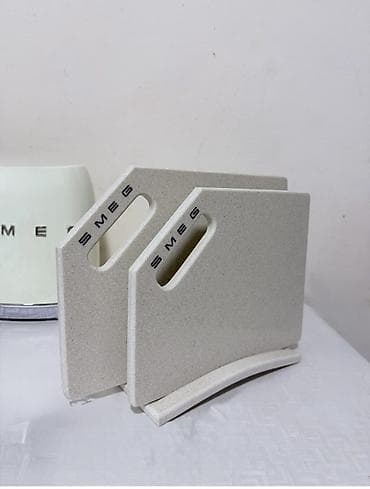 Набор разделочных досок SMEG с подставкой. - Комплектация: 2 доски + at lalafo.kg Набор разделочных досок SMEG с подставкой. - Комплектация: 2 доски +