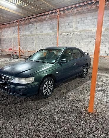 Honda Accord: 2000 г., 1.6 л, Механика, Бензин, Седан at lalafo.kg Honda Accord: 2000 г., 1.6 л, Механика, Бензин, Седан