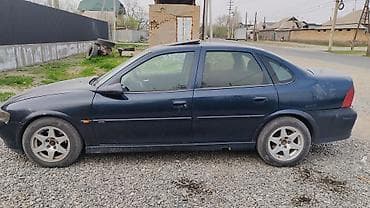 Седан среднего класса, 4 двери, темно‑синего цвета. Просторный салон с at lalafo.kg Седан среднего класса, 4 двери, темно‑синего цвета. Просторный салон с