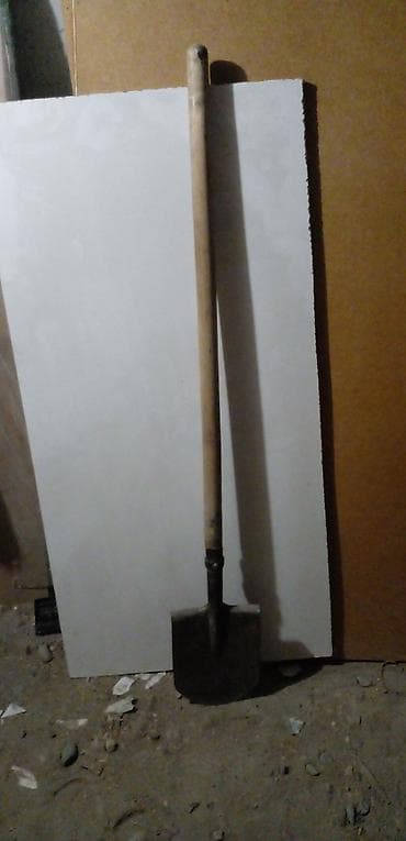 Продаю 3 лопаты и 1 грабли по 450 за единицу at lalafo.kg Продаю 3 лопаты и 1 грабли по 450 за единицу