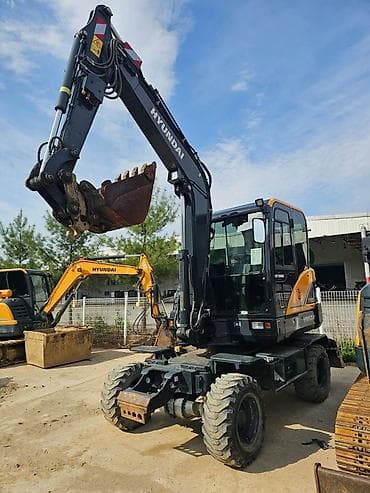 Экскаватор, Hyundai, 2022 г., Колесный at lalafo.kg Экскаватор, Hyundai, 2022 г., Колесный