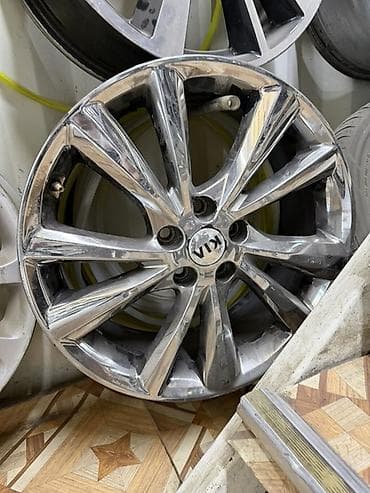 Литые Диски R 19 Kia, 1 шт, отверстий - 5, Б/у at lalafo.kg Литые Диски R 19 Kia, 1 шт, отверстий - 5, Б/у