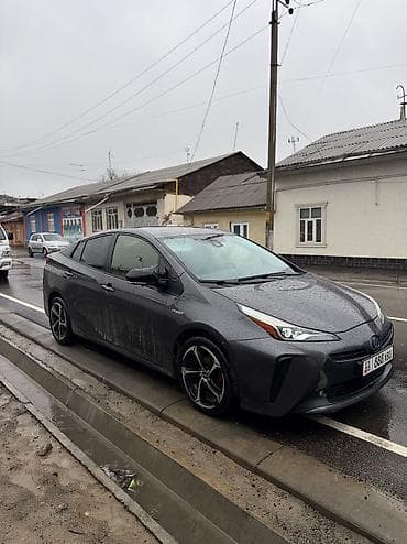 Toyota Prius: 2021 г., 1.8 л, Автомат, Гибрид, Универсал at lalafo.kg Toyota Prius: 2021 г., 1.8 л, Автомат, Гибрид, Универсал
