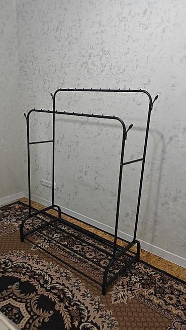 Металлическая напольная вешалка-гардероб на двойной перекладине. - at lalafo.kg Металлическая напольная вешалка-гардероб на двойной перекладине. -