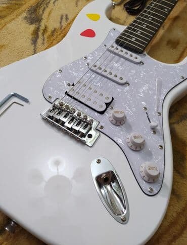 Мощная, эксклюзивная электрогитара формы Stratocaster! Topr уместен at lalafo.kg Мощная, эксклюзивная электрогитара формы Stratocaster! Topr уместен