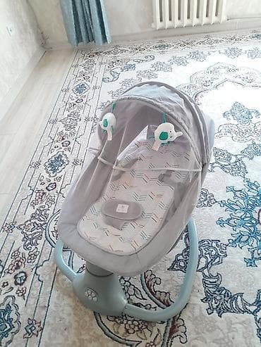 Детский электрический шезлонг-качеля с москитной сеткой и дугой с at lalafo.kg Детский электрический шезлонг-качеля с москитной сеткой и дугой с