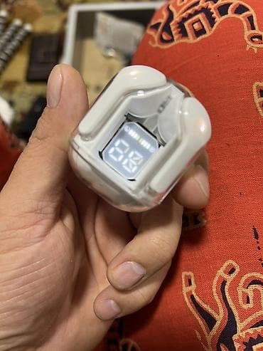 Беспроводные наушники TWS с прозрачным кейсом и LED‑дисплеем Отдам за at lalafo.kg Беспроводные наушники TWS с прозрачным кейсом и LED‑дисплеем Отдам за