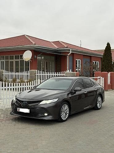 Toyota Camry: 2019 г., 2.5 л, Автомат, Гибрид, Седан at lalafo.kg Toyota Camry: 2019 г., 2.5 л, Автомат, Гибрид, Седан