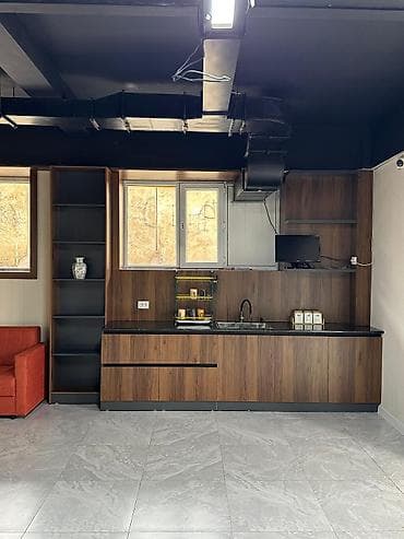 Аренда офисов Офисное помещение с переговорной и кухонной зоной От at lalafo.kg Аренда офисов Офисное помещение с переговорной и кухонной зоной От