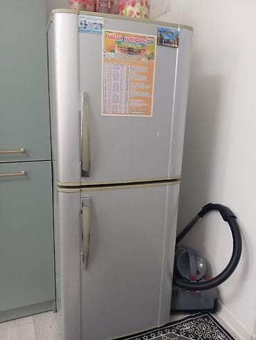 Холодильник двухкамерный, серебристый, с нижней морозильной камерой at lalafo.kg Холодильник двухкамерный, серебристый, с нижней морозильной камерой