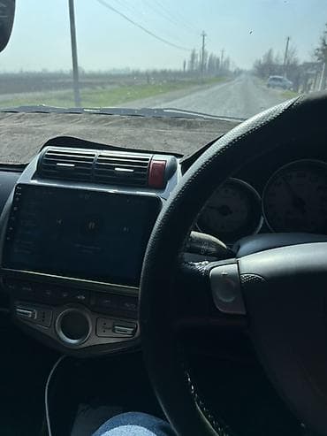 Honda Fit: 2004 г., 1.5 л, Автомат, Хэтчбэк at lalafo.kg Honda Fit: 2004 г., 1.5 л, Автомат, Хэтчбэк