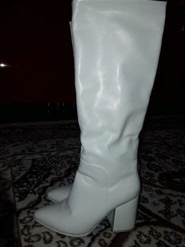Продаю белые сапоги 
Цена договорная at lalafo.kg Продаю белые сапоги 
Цена договорная
