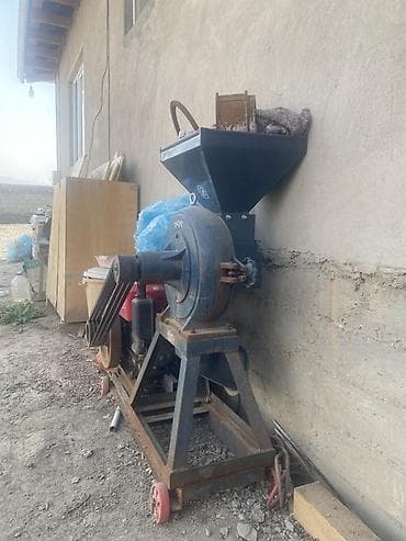 Кормодробилка/зернодробилка на раме с бункером подачи. - Тип at lalafo.kg Кормодробилка/зернодробилка на раме с бункером подачи. - Тип